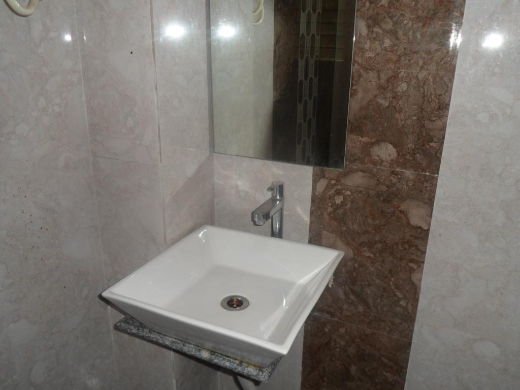 Hotel Canada Palace Watuwa Dış mekan fotoğraf