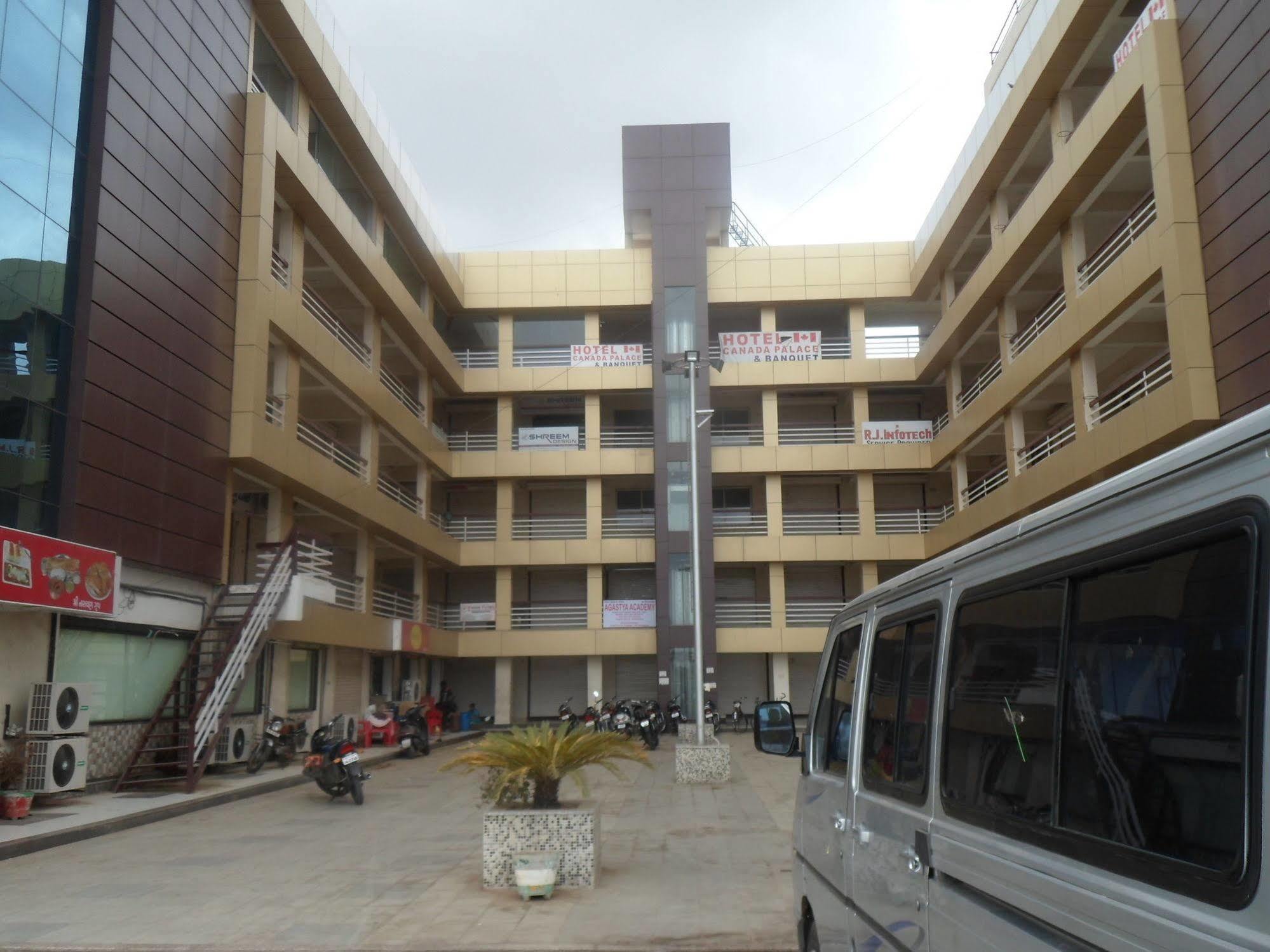 Hotel Canada Palace Watuwa Dış mekan fotoğraf