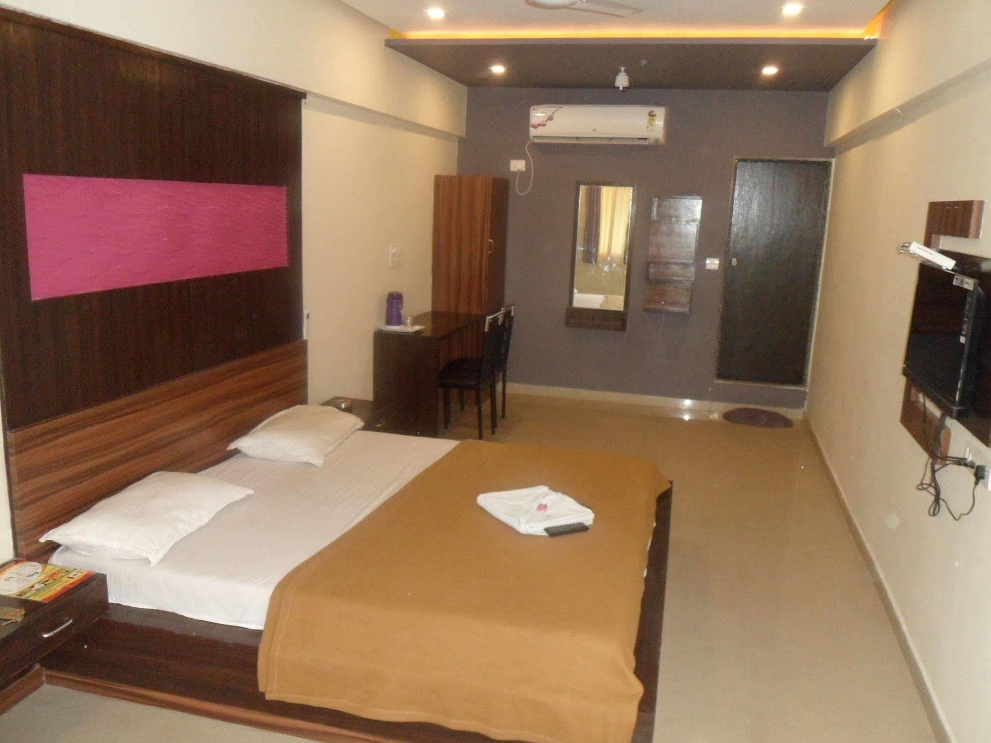 Hotel Canada Palace Watuwa Dış mekan fotoğraf