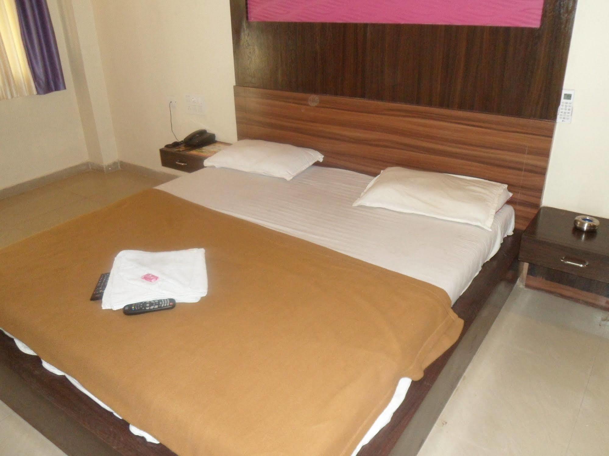 Hotel Canada Palace Watuwa Dış mekan fotoğraf